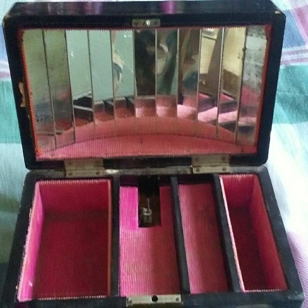 Jewelry box
